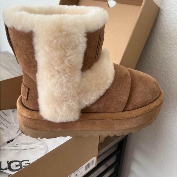 Brand new UGG Gorgeous Chillapeak genuine shearling Trimmed boot - Picture 5 of 9